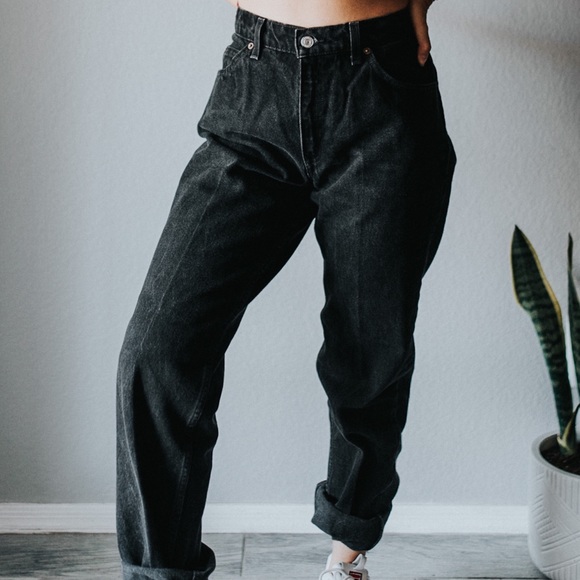 Vintage Levi’s Black Denim High Waist Jeans - Picture 5 of 10